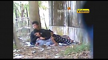 Desi Sluts Giving Sloppy Outdoor Head To Their Lovers – Leaked Indian Sex Videos
