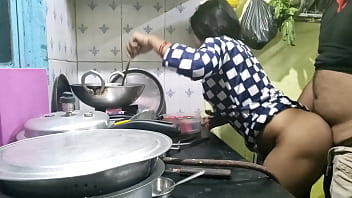 गांव से आई भोली भाली मेलड को कुछ पता नहीं था, तो मालिक ने उसकी मासूमियत का फायदा उठाकर जोरदार चोदा