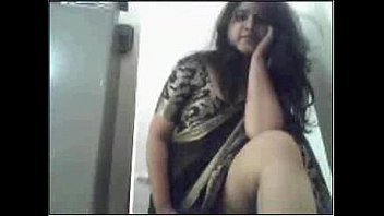 Desi Aunty Peeling Off Her Sari, Ready For A Steamy Night
