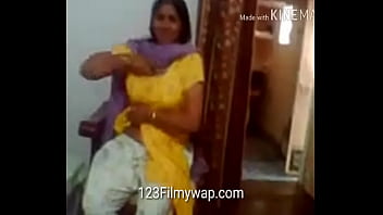 Indian Teacher Exposes Her Tits To A Student In The Classroom
