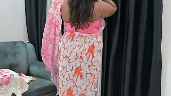 Voluptuous Indian Bhabhi’s Tempting Curves